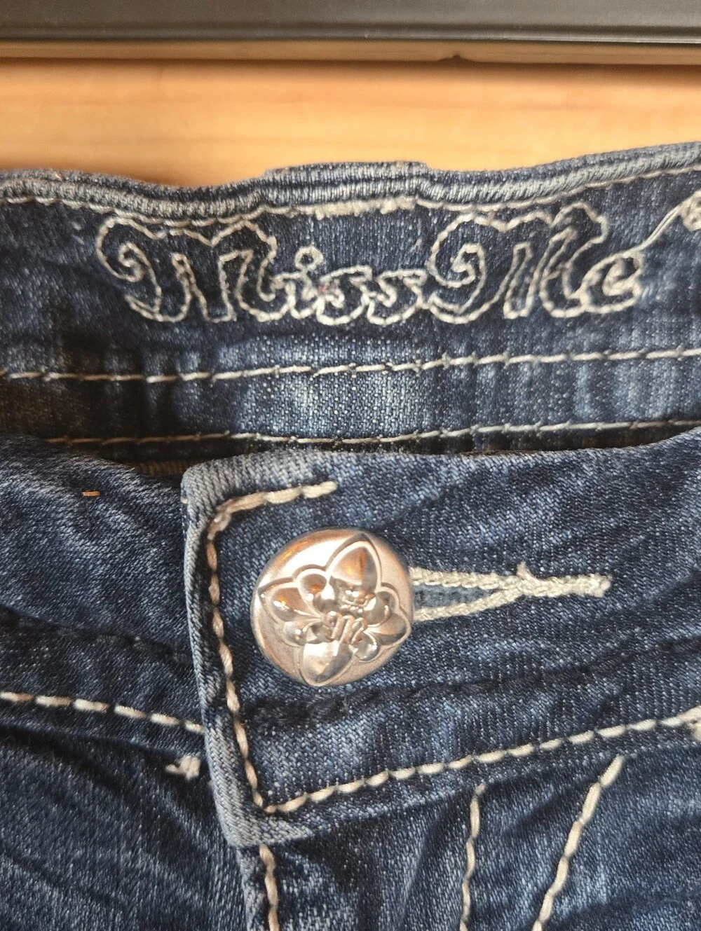 Miss Me Easy Boot Women's Bootcut Blue Jeans 29 Embroidered Sequins Logo Cowgirl